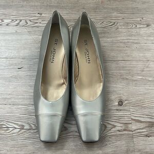 ST. JOHN Leather Womens size 11 heels